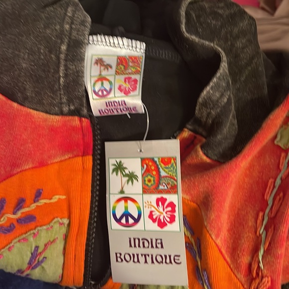 CREATIVE PATCHWORK Hoodie Large.  CL/GR 04.  11956A - Picture 3 of 4